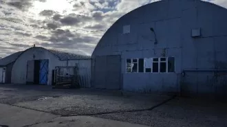 Земельный участок 9200.00 кв.м. Вид разрешенного использования – земли населенных пунктов, под рыбоперерабатывающую базу, кадастровый номер 65:11:0000009:6. Здание 1 эт., 388,5 кв. м. (Производственный цех) кадастровый номер 65:11:0000009:644. Скороморозильный комплекс на базе компрессоров Mycom…