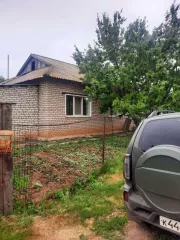1/3 доля в праве на жилое здание, площадь: 98,7 кв.м., кадастровый номер: 64:18:030501:296 и 1/3 доля в праве на земельный участок, площадь: 1 041кв.м., категория земель: Земли населенных пунктов, разрешенное использование: для личного подсобного хозяйства, кадастровый номер: 64:18:030501:178…