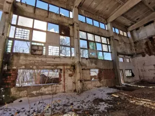 Земельный участок под размещение рембазы в г. Миасс, п. Тургояк, ул. Коминтерна, 2а, площадь 938 кв.м., кадастровый номер 74:34:0309003:60. Нежилое здание рембазы по адресу г. Миасс, п. Тургояк, ул. Коминтерна, 2а, площадь 85,5 кв.м., кадастровый номер 74:34:0000000:1476.