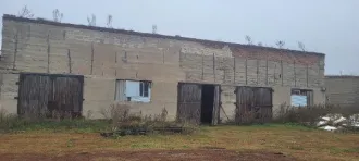 Нежилое здание мастерской 610 м² и земельный участок 3721 м², Алтайский край. Нежилое здание мастерской МУП Агропромхимия, кадастровый номер 22:14:070201:927, общей площадью 610 кв.м., и земельный участок, кадастровый номер 22:14:070201:926, общей площадью 3 721 кв.м., расположенные по адресу…
