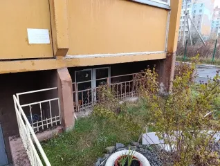 Нежилое помещение 113,7 кв.м, Челябинская обл., г. Челябинск, 1-я Эльтонская ул., д. 48, пом. 5, цокольный этаж, кадастровый номер 74:36:0209016:5886, ограничения и обременения: наличие перепланировки/переустройства/реконструкции установить невозможно