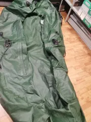 Надувная лодка Фрегат М-3 зеленого цвета, заводской номер 305336, без весел. Бывшая в употреблении, имеются следы эксплуатации: царапины, потертости, загрязнения. Сопроводительные документы отсутствуют. Продается как годные остатки.