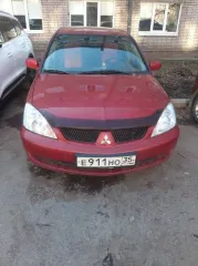 Mitsubishi Lancer, 2005 года, 75 лс, 200000 км, АКПП, VIN: JMBSRCS3A6U004057. Совместно нажитое. Автомобиль на ходу, нет аккумулятора и сигнализации, двигатель работает плохо. На передней двери и пороге незначительные вмятины и царапины. Спереди зимние шины, сзади летняя резина, коробка передач…