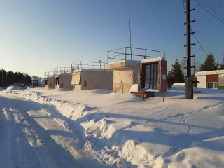 База ГСМ, кадастровый номер: 86:07:0000000:889, площадь застройки 822 кв.м., адрес: ХМАО-Югра, Октябрьский р-н, пгт Андра, мкр-н Спортивный, строен.9а. Сооружение состоит из территории хранения нефтепродуктов, включающей емкости 2000л (2шт.), 400л (1шт.), 200л (1шт.), сторожку (1шт.), а также АЗС…