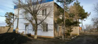 База в Астраханской области, с. Черный Яр, ул. Костякова, д. 9: земельный участок 33499 кв.м и строения. Состав: земельный участок с кадастровым номером 30:11:130201:106 площадью 33499 кв.м; арочное сооружение Ангар, 386 с кадастровым номером 30:11:130201:4074 площадью 491,8 кв.м; благоустройство…