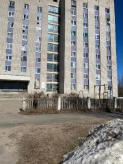 Нежилое помещение общей площадью 14,9 кв. м, расположенное по адресу: Архангельская область, г. Северодвинск, ул. Героев Североморцев, д. 10, кадастровый номер 29:28:104167:1837. Вид ограничений и обременений: не зарегистрированы. Расположено на 4 этаже. Назначение: нежилое.