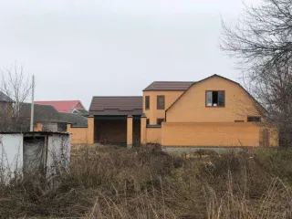 Жилой дом 220 кв.м и земельный участок 646 кв.м, Чеченская Республика, с.Гехи, Буденного ул., 19/1. Жилой дом, площадь 220 кв.м., кад. №20:11:0301010:76, и земельный участок, площадь 646 кв. м., кад. № 20:11:0301012:520, адрес: Чеченская Республика, с.Гехи, Урус Мартановский, Буденного ул., 19/1.