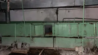 Оборудование тарного склада: Конвейер входящий, сушка, мойка, шкафы, приводы, шкаф управления, конвейер исходящий. Характеристики основных средств представлены на сайте ЕФРСБ в публикации об оценке №20167634 от 29.10.2025