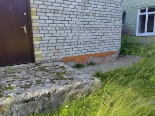 Нежилое здание, кадастровый номер объекта 51:01:0603004:116, площадь 1 733,8 кв.м. Имущество отчуждается вместе с земельным участком с кадастровым номером 51:01:0603004:50, на котором оно расположено. Земельный участок не является предметом торгов, Общая площадь: 1733.8 Материалы наружных стен…