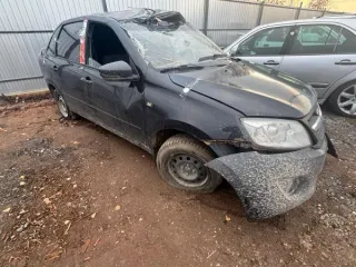 LADA Granta 2014 года, госномер С130XT43, VIN XTA219010E0276231, цвет сине-черный. Корпус ТС деформирован. Крыша измята, лобовое стекло сломано (вид мелкой сетки). Передний и задний бампер сломан, без ключей и документов, рабочее состояние не проверялось.