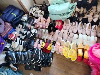 Туфли женские, в количестве 142 пары.