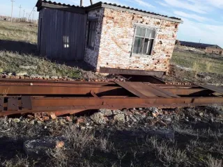 Земельный участок 9.9 га и 17 объектов, Оренбургская область. Земельный участок площадью 99359 кв.м., кадастровый номер 56:03:0803001:100. Тринадцать зданий с кадастровыми номерами: 56:03:0803001:130, 56:03:0803001:168, 56:03:0803001:125, 56:03:0803001:129, 56:03:0803001:126, 56:03:0803001:131…