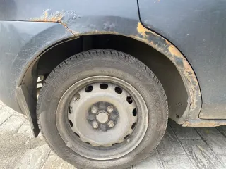 Mazda Demio 2005 года, цвет серый. Номер кузова DY3W433662. Шасси (рама) отсутствует, автомобиль на ходу. С имуществом и документами можно ознакомиться по предварительной записи у организатора по электронной почте: urisprudent2022@mail.ru