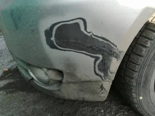 Toyota Ipsum 2001 года, 160 л.с., пробег 261797 км, АКПП. Цвет серый. Кузов АСМ260001992. Состояние: сгнившие пороги, кузов по днищу гнилой, задняя дверь гнилая, капот, решётка радиатора и передний бампер после удара, повреждён пластик салона, отсутствует задний редуктор привода и кардан.