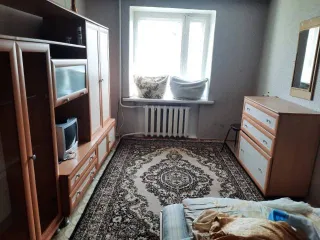 1/2 доли квартиры 49.2 кв.м, назначение: Жилое, адрес (местонахождение): Россия, обл Ульяновская, г Инза, 7 микрорайон, дом 11, квартира 42, площадь: 49,2 кв.м., кадастровый (условный) номер: 73:04:030148:1497. Находится в долевой собственности (имеются аресты и ограничения).