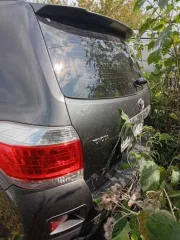 Toyota Highlander, 2011 года, 273 лс, АКПП, легковой автомобиль, марка TOYOTA, модель HIGHLANDER, год изготовления 2011, VIN JTEES42A302176800, цвет кузова серый, мощность двигателя 273 л.с. Двигатель снят с автомобиля (фотографии прилагаются), имеются другие технические неполадки.