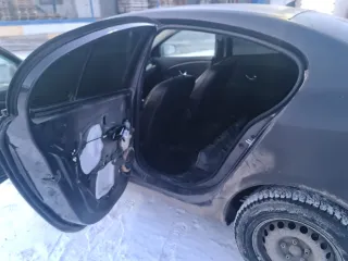 Легковой автомобиль Renault Fluence, 2013 г.в., VIN VF1LZBR0549415661, цвет коричневый. Не работает ручник, в какой-то момент заклинил, примерзли троса ручника и стерлись колодки задние. Переднее левое крыло помято. Сколы и царапины на лобовом стекле. Слевой стороны замят металический усилитель…