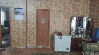 Земельный участок 900 кв.м и дом 89.8 кв.м, Саратовская обл. Адрес: Россия, Саратовская область, Александрово-Гайский район, поселок Васильки, улица Мирная, дом 1/1. Кадастровый номер участка: 64:01:030701:130. Кадастровый номер дома: 64:01:030701:132. Находится в долевой собственности, размер…