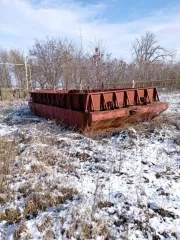 Гидромонитор ГМ-1 (б/у), год выпуска 2009. Головной реф. понтон к гидромонитору ГМ-1 (2 шт.). Катер БМК-130 (б/у). Понтон грунтовозный ПГ-10. Концевой реф. понтон к гидромонитору ГМ-1 (2 шт.). Понтон рефулерный с шарнирным соединением (8 шт.). Роликоопора (14 шт.). Тумба для понтона (7 шт.)…