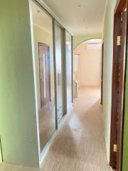 Трехкомнатная квартира 71.6 кв.м, Башкортостан, г. Мелеуз, ул. Смоленская, д. 33, кв. 179. Кадастровый номер: 02:68:010615:753. Имущество в залоге у ПАО Сбербанк. Имеется задолженность по коммунальным платежам, включая взносы за капитальный ремонт. Квартира реализуется без мебели и техники, в ней…