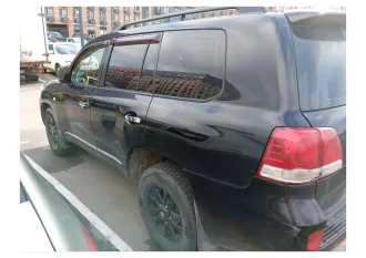 Toyota Land Cruiser 2008 Toyota Land Cruiser 2008 г.в. VIN-номер JTMHV05J404015969 С имуществом можно ознакомиться по адресу: г. Москва, Новосередневский пр-т, общественная парковка у д. 17. Для согласования даты, времени и ознакомления с имуществом, заинтересованное лицо направляет заявку на…