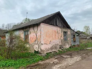 Жилое помещение признанное непригодным для проживания с ограниченным уровнем благоустройства, расположенное по адресу: Ивановская область, г. Шуя, ул. 8-я Северная, д.5, кв.1 с кадастровым номером 37:28:010325:52, общей площадью 38,3 кв.м. Вид ограничений и обременений: нет. Общая площадь: 38.3…