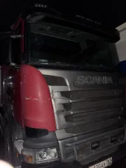 Грузовой тягач седельный SCANIA Р400LA4X2HNA ADR FL, 2015 г.в., г/н Н120АУ761, VIN YS2R4X20002110000, красного цвета, имеются скрытые повреждения ЛКП, на лобовом стекле имеются сколы, тканевая обивка на сидениях, 6 колес на заводских дисках, запасные колеса отсутствуют, должник Чурсин А.А…