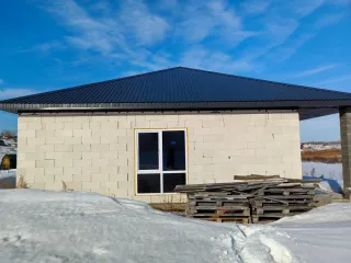 Земельный участок 600 м² с жилым домом 120,2 м², Алтайский край. Участок площадью 600 м², кадастровый номер 22:61:050601:6406, с одноэтажным жилым домом площадью 120,2 м², кадастровый номер 22:61:050601:13070, расположенные по адресу: Алтайский край, г.о. город Барнаул, пос. Центральный, ул…