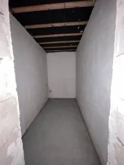 Жилой дом 126.5 м² и участок 1000 м² в Надеждинском районе по адресу: Приморский край, п. Соловей Ключ, ул. Волгоградская, 15. Земельный участок забором не огорожен, кроме дома на участке ничего нет. Жилой дом в недостроенном состоянии, возведены стены, крыша, установлены стеклопакеты, проложен…