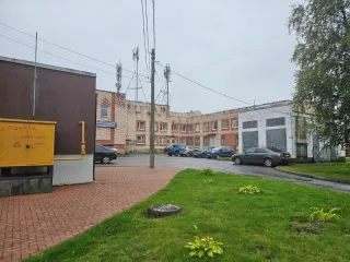 Нежилое помещение 361 кв.м, 11/250 доли на ЗУ 10 810 кв.м, Ленинградская обл., Кингисепп. Нежилое помещение - 361,0 кв. м с учетом неотделимых улучшений (23 поз.), помещения № 1-24 первого этажа (вход № 6) незавершенного строительством двухэтажного кирпичного здания общественного центра, 11/250…