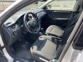 Skoda Rapid, 2019 год, VIN XW8AC2NH4KK128470, кузов XW8AC2NH4KK128470, цвет серебристый. Объем двигателя 1598 см³, мощность 110 л.с., экологический класс 5, тип кузова — легковой хэтчбек. Транспортное средство в залоге у ПАО «Совкомбанк».