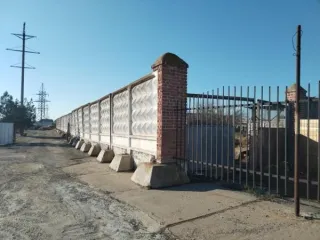 Продаются объекты недвижимости общей площадью 832.3 кв.м, Астраханская область. Кадастровые номера объектов: 30:12:030072:45, 30:12:030072:46, 30:12:030072:154, 30:12:030072:155. Имущество продается одновременно с земельным участком площадью 6 822 кв. метра, кадастровый номер 30:12:030072:26…