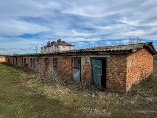 Помещение, назначение: нежилое, наименование: данные отсутствуют, площадь – 10,2 кв.м, Номер, тип этажа, на котором расположено помещение, машино-место: Этаж №1, Подвал № -1, адрес объекта: Российская Федерация, Орловская область, м.р-н Кромской, г.п. Кромы, пгт. Кромы, ул. К.Маркса, зд. 92а…