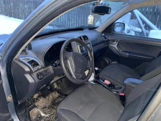 Chery Tiggo 2014 года, модель T11 Tiggo. VIN: LVVDB11B4ED093533. Цвет кузова серый. Мощность 126.5 л.с. (93 кВт). Тип транспортного средства: легковой. Имеются аресты и ограничения.