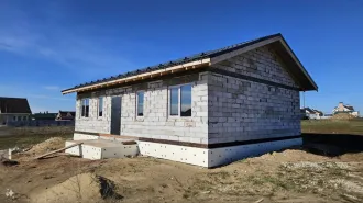 Дом 89.6 м², участок 1096 м², Пермский край, муниципальный округ Пермский, деревня Валевая, ул. Шереметьевская, зу 19а. Земельный участок 1096 м², кадастровый номер 59:32:3250001:2522. Дом 89.6 м², кадастровый номер 59:32:3250001:25629. Имущество находится в залоге у Сбербанка России.