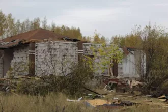земельный участок с кадастровым номером 48:17:0800505:102, пл. 10 000 кв.м., категория земель: земли населенных пунктов, виды разрешенного использования: для размещения объектов дорожного сервиса  1.Здание, пл. 178 кв.м., кадастровый номер 48:17:0800505:165, нежилое  2. Здание, пл. 87,9 кв.м…