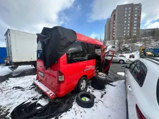 Mercedes-Benz 211 CDI 2004 года выпуска, VIN WDB9026621R742132, после ДТП не в рабочем состоянии.