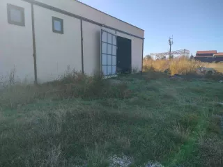 Земельный участок, КН 23:30:0204000:482; площадью кв.м. 14000 +/- 2071 (1,4 га); вид использование КФХ, не застроенная часть занята виноградником; 
Местоположение: Краснодарский край, р-н Темрюкский, рядом с бригадным станом ОАО "Юбилейная", 
Здание нежилое (склад) КН 23:30:0204004:44; Площадь…