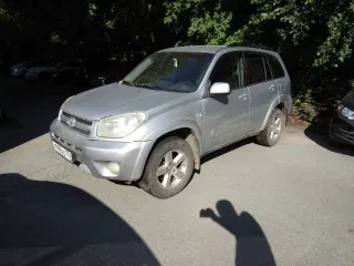 Toyota RAV4, 2004 года, 150 л.с., 280000 км, полный привод. Автомобиль легковой, марка: Toyota, модель: RAV4, VIN: JTEHH20V006127441, гос. рег. номер: А199ЕО774, год изготовления: 2004.