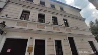 Квартира 476,5 кв. м, адрес: Москва, Подсосенский пер., д. 3, кв. 61, этаж № -2, этаж № -1, цокольный этаж № 0, этаж № 1, частично требует ремонта, без отделки, часть площади относится к подземным этажам, в помещениях, являющихся частью квартиры размещены общедомовые коммуникации, в доме расположен…