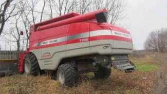Комбайн зерноуборочный Challenger CH 654 B, 2012 г.в., зав. №580000034 (разукомпл.); жатка AGCO Challenger (2012 г.в. №703000096), входит в состав комбайна.