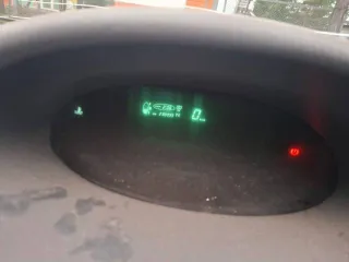 Toyota Vitz 2001 года, розового цвета. Государственный номер К260ВМ138. Модель двигателя 1SZ, номер двигателя 0778413. Номер кузова SCP10 3258191. Мощность 70 л.с. (51 кВт), объем 997 куб. см, бензиновый двигатель. Разрешенная максимальная масса 1145 кг, масса без нагрузки 870 кг. Производитель…