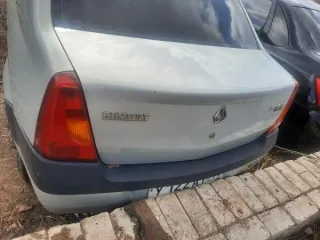 Рено Логан SR 2005 года, госномер У122АТ44, VIN X7LLSRAGH5H008738; Лада 111730 2011 года, госномер О750РС44, VIN XTA111730B0109227. Цвет серый, многочисленные трещины на переднем бампере с правой стороны, глубокая коррозия металла в области колесных арок, отсутствует аудио система, б/у, в наличии…