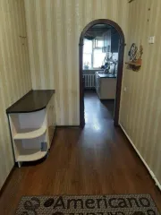 Квартира в Калининграде, 35 кв.м, 1 комната. Адрес: Калининградская обл., г. Калининград, ул. П. Морозова, д. 53, кв. 2, кадастровый номер: 39:15:150830:482, 1 этаж. Вместе с официальной площадью квартиры, указанной в выписке из ЕГРН, в данной квартире имеется неучтенная дополнительная площадь…