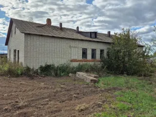 Нежилое здание 183.8 кв.м с земельным участком 452 кв.м Переславский р-н Ярославская область, расположенное по адресу: Ярославская область, р-н Переславский, с. Дубровицы, ул. Крутец, д. 19, в составе: Нежилое здание, 1-этажное, площадь 183,8 кв. м., местоположение: Ярославская область, р-н…