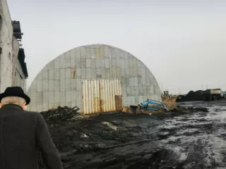 Гараж для легковых автомобилей 46,1 кв. м., кадастровый номер: 45:11:020601:255; ангар 577,2 кв.м., кадастровый номер: 45:11:020601:248; гараж 218,6 кв.м., кадастровый номер: 45:11:020601:246; административное здание (контора) 200,1 кв.м., кадастровый номер: 45:11:020601:251; тракторный гараж…