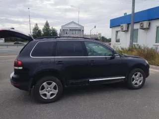 Volkswagen Touareg 2009 года выпуска, цвет кузова черный, VIN XW8ZZZ7LZ9G000927, государственный номер O452MO29.