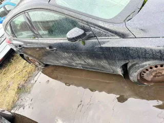 легковой автомобиль Ford Focus, III  год выпуска 2012  идентификационный №X9FKXXEEBKCD32966  является предметом залога ПАО «Сбербанк» , отсутствуют некоторые агрегаты и узлы, необходим обязательный осмотр