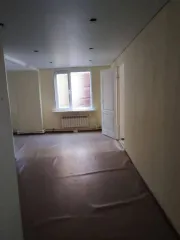 Здание склада с офисами 301,6 м² и участок 835 м², Сургут. Земельный участок, кадастровый номер: 86:10:0101212:894, площадь: 835 +/- 6 м2, категория земель: земли населенных пунктов, и нежилое здание — склад с офисными помещениями, 2 этажа, кадастровый номер: 86:10:0101212:524, площадь: 301.6 м2…