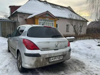 Пежо 308, 2009 год, серебристый. VIN: VF34C5FWC9Y110496. Хэтчбек.